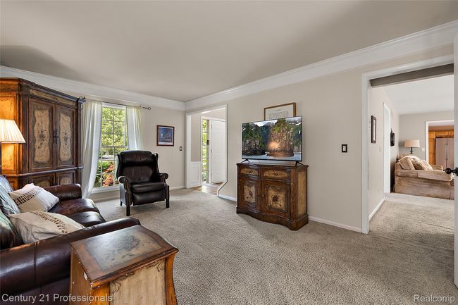 Extra formal living area | Image 25