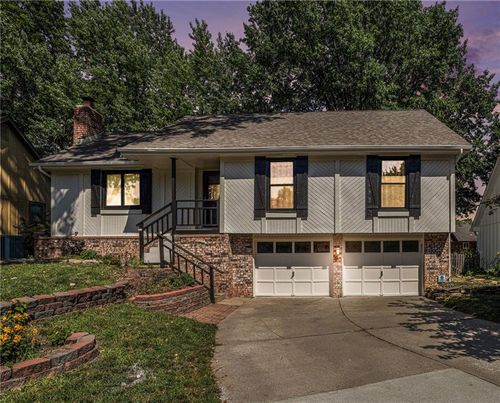 507 Ne Country Ln, Lee's Summit, MO, 64086-3117 | Card Image