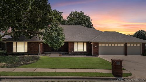 2708 Claremont Dr, Bartlesville, OK, 74006-7424 | Card Image