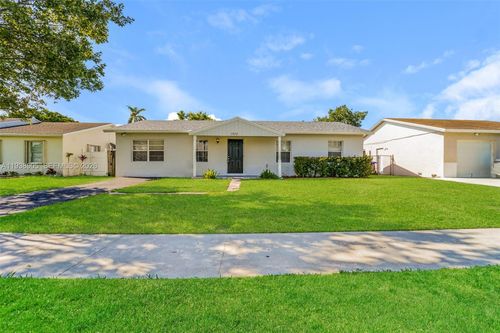 7872 Sw 4th Pl, North Lauderdale, FL, 33068-1217 | Card Image