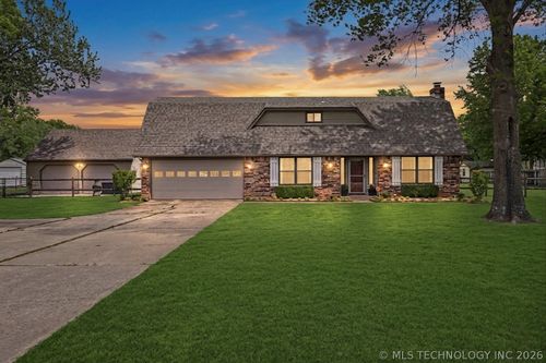 9121 N 145th East Ave, Owasso, OK, 74055-5021 | Card Image