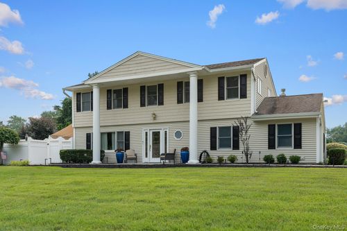49 Dorchester Rd, Smithtown, NY, 11787-5404 | Card Image