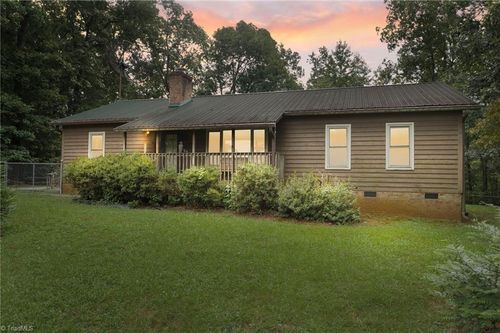1111 Forest Ln, Thomasville, NC, 27360-6013 | Card Image