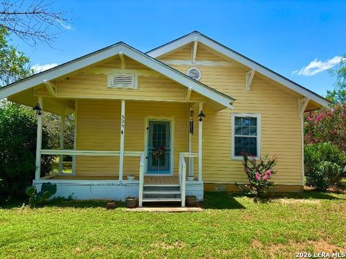 525 Parkfield Dr, Pleasanton, TX, 78064-6860 | Card Image