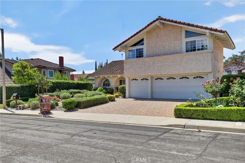 2082 Lindengrove St, Westlake Village, CA, 91361-2035 | Card Image