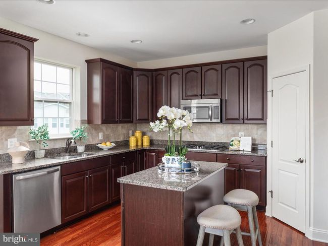 42241 Violet Mist Ter, Townhouse with 4 bedrooms, 4 bathrooms and null parking in BRAMBLETON VA | Image 8