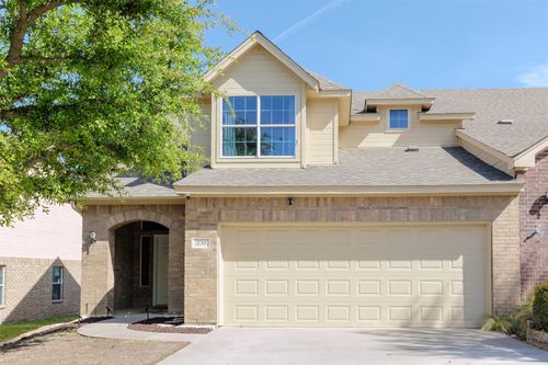 230 Greathouse Vlg, Decatur, TX, 76234-1083 | Card Image