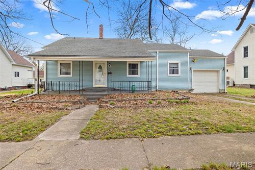 115 W South St, Nokomis, IL, 62075-1637 | Card Image