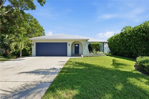 521 102nd Ave N, NAPLES, FL, 34108-3210 | Card Image