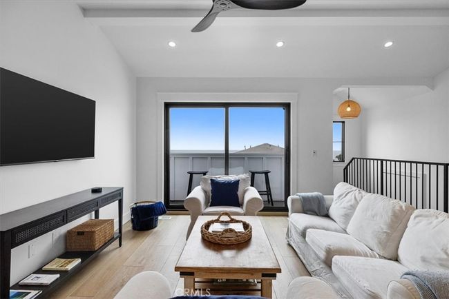 2406 Silverstrand Ave, Home with 3 bedrooms, 3 bathrooms and null parking in Hermosa Beach CA | Image 6