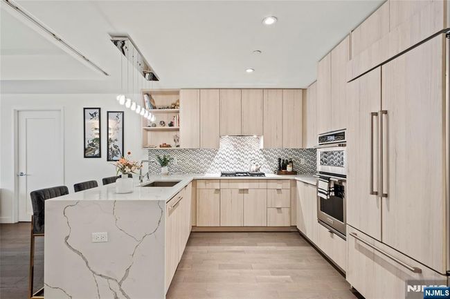 800 Ave At Port Imperial Blvd, Condo with 2 bedrooms, 2 bathrooms and null parking in Weehawken NJ | Image 8