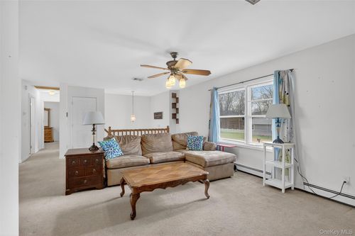 15 Wright Ave, Hyde Park, NY, 12538-2412 | Card Image