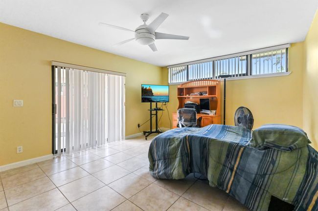 3864 Victoria Dr, Condo with 2 bedrooms, 3 bathrooms and null parking in West Palm Beach FL | Image 9
