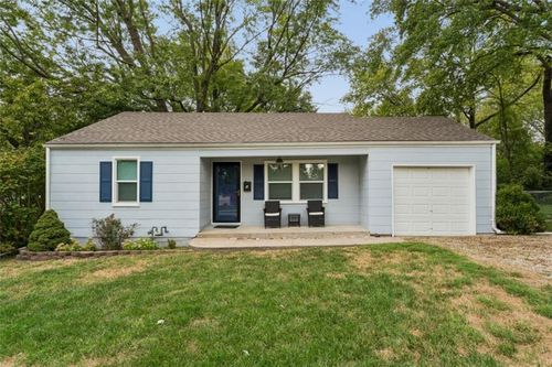 2 Eavey Cir, Harrisonville, MO, 64701-2652 | Card Image
