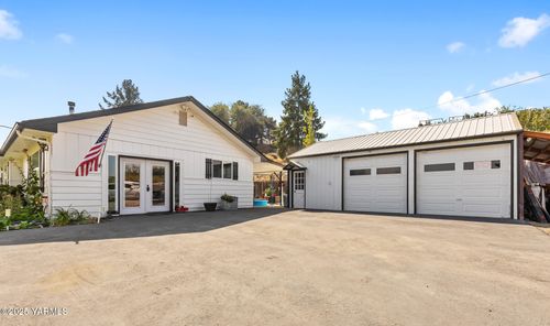 440 Lynwood Ln, Selah, WA, 98942-9327 | Card Image