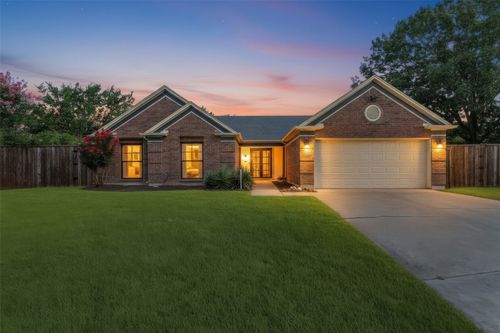 7609 Greenleaf Ct, North Richland Hills, TX, 76182-7051 | Card Image