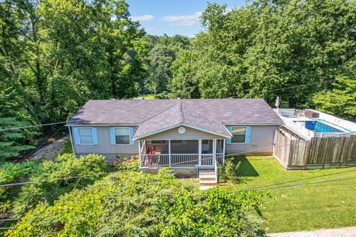 102 W Ewing St, New Straitsville, OH, 43766-9580 | Card Image