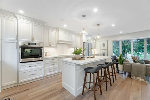 3150 Bentworth Dr, Burlington, ON, L7M1M2 | Card Image