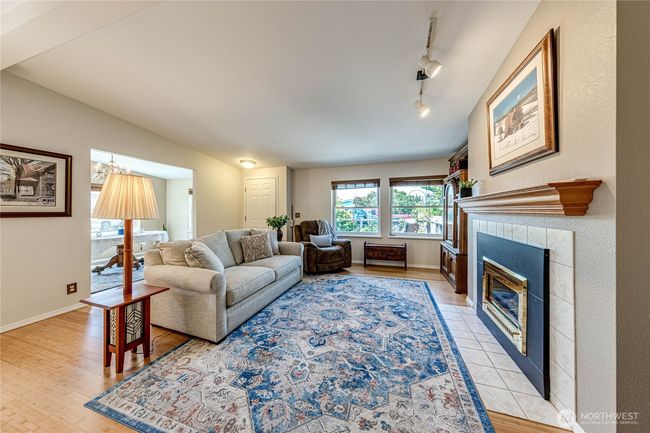 Spacious front room. | Image 11