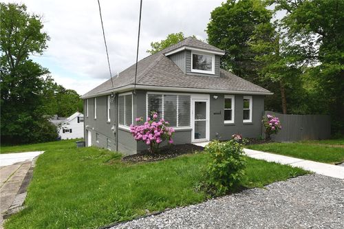 4 Brentwood Dr, Mc Kees Rocks, PA, 15136-1518 | Card Image