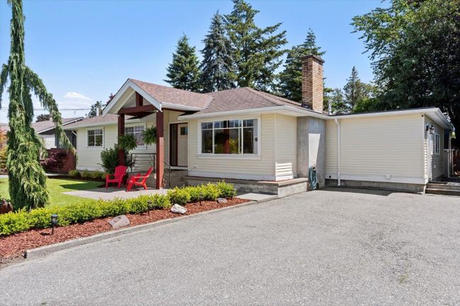 7420 Leary Crescent, House other with 3 bedrooms, 2 bathrooms and 12 parking in Chilliwack BC | Image 2