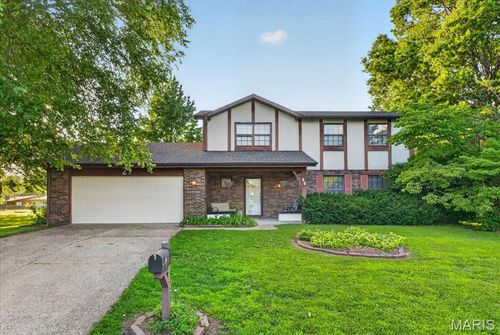 29 Marilyn Cir, Fairview Heights, IL, 62208-2853 | Card Image