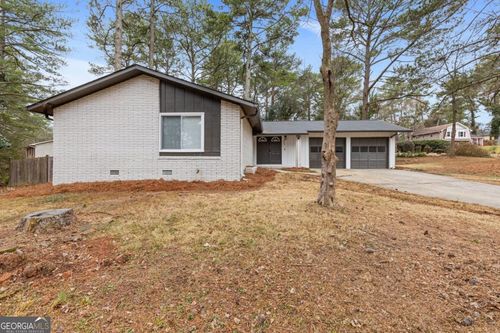 862 Hearthstone Dr, Stone Mountain, GA, 30083-2518 | Card Image