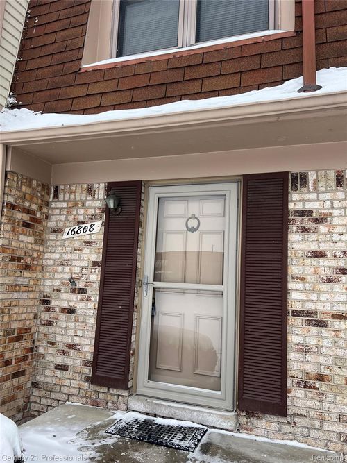 16808 Kingsbrooke Drive, Clinton Charter Township, MI, 48038 | Card Image