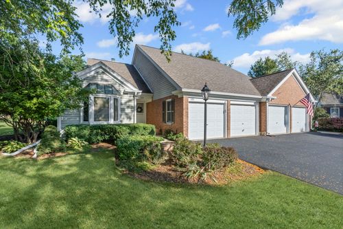 688 Glasgow Ln, Prospect Heights, IL, 60070-2588 | Card Image