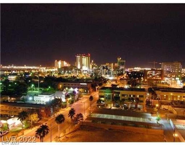 UNIT-1414 - 900 Las Vegas Blvd S, Home with 1 bedrooms, 2 bathrooms and 1 parking in Las Vegas NV | Image 4