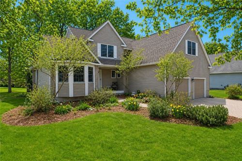 56 Wanda St, Narragansett, RI, 02882-3325 | Card Image