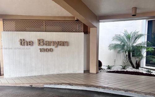 l22-1300 Saint Charles Pl, Pembroke Pines, FL, 33026 | Card Image