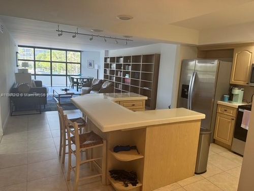 apt-209-6423 Collins Ave, Miami Beach, FL, 33141-4640 | Card Image