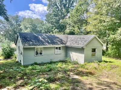 4 Mohawk Trail, House other with 1 bedrooms, 1 bathrooms and 4 parking in East Hampton CT | Image 2