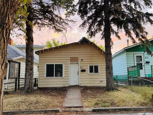 817 Av I S, Saskatoon, SK, S7M1Z2 | Card Image