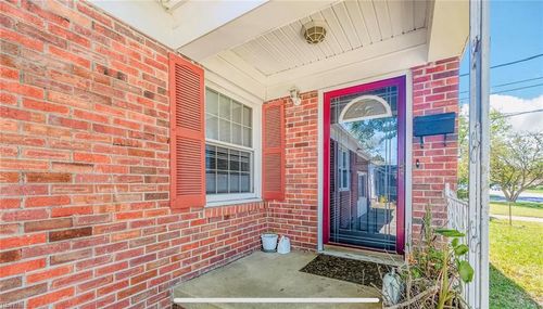 24 Saint Albans Dr, Hampton, VA, 23669-2329 | Card Image