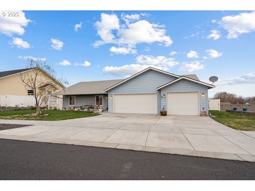 114 Sw Desert Sky Dr, Hermiston, OR, 97838-2493 | Card Image