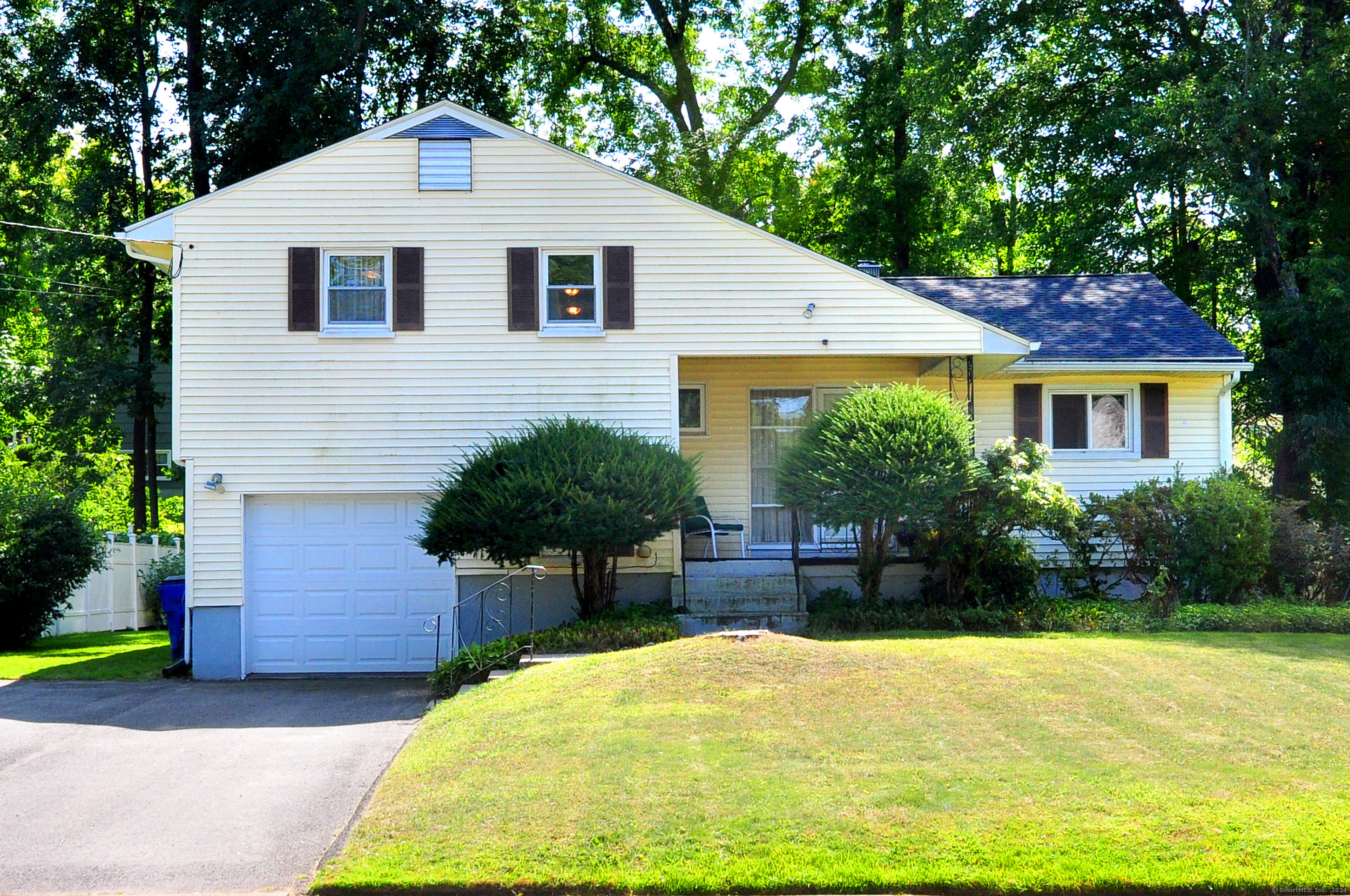 Hilldale Rd, West Hartford, CT 06117