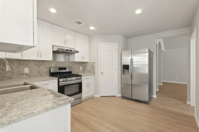 28963 Birch Green Way, House other with 3 bedrooms, 2 bathrooms and 2 parking in Spring TX | Image 8