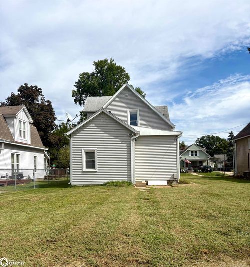 1205 Perkins Ave, Burlington, IA, 52601-3227 | Card Image