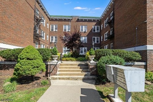 24-2 Altamont Ct, Morristown, NJ, 07960-5325 | Card Image