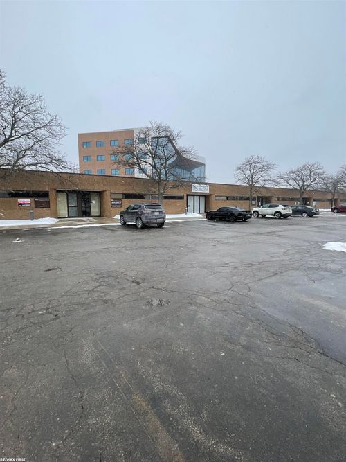 43301 Commons Dr, Clinton Township, MI, 48038-1109 | Card Image