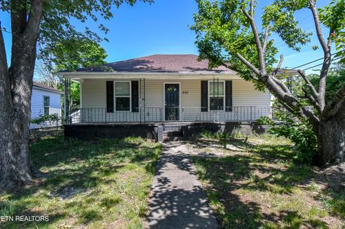 220 Sanderson St, Alcoa, TN, 37701-2426 | Card Image