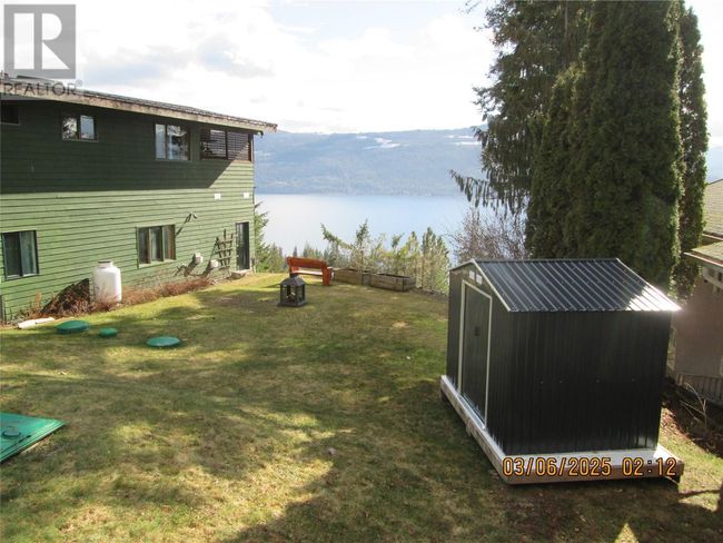5305 Meadow Creek Cres, House other with 4 bedrooms, 3 bathrooms and 5 parking in Celista BC | Image 9