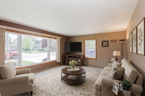 880 N 2nd St, Platteville, WI, 53818-1849 | Card Image
