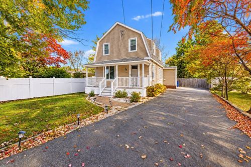 1227 Old Plainville Rd, New Bedford, MA, 02745-4933 | Card Image