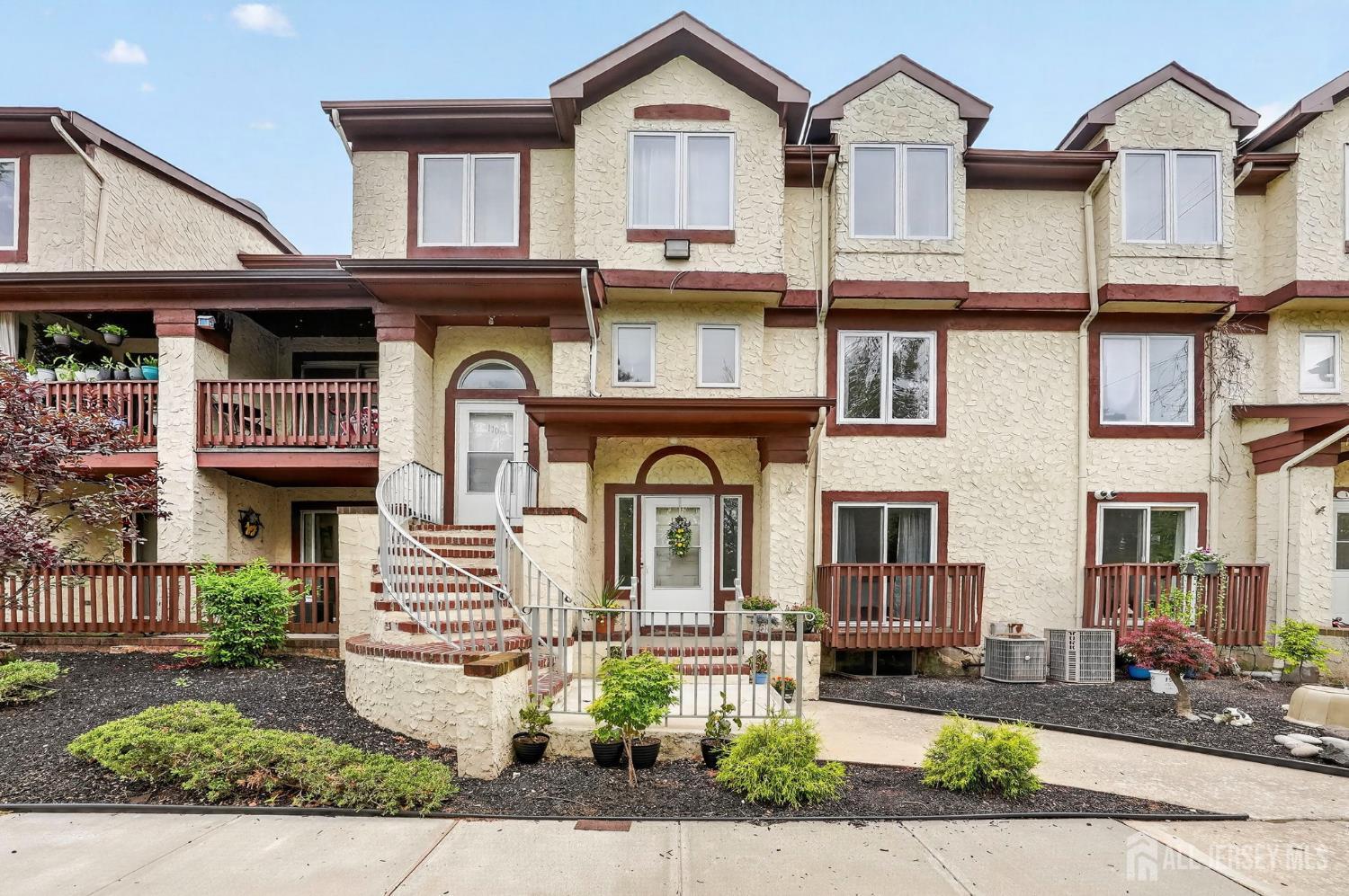 Residential in Woodbridge Proper