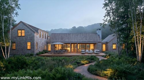 16 Red Coat Hill Rd, Vineyard Haven, MA, 02568-6017 | Card Image