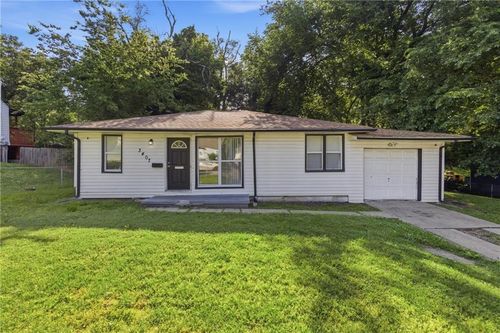 3407 Norton Ave, Kansas City, MO, 64128-2160 | Card Image