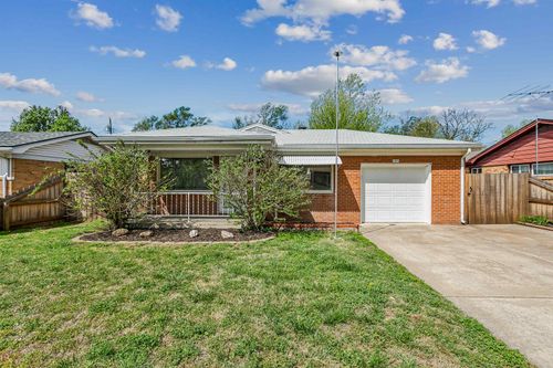 243 N Sunnyside Rd, Haysville, KS, 67060-1438 | Card Image